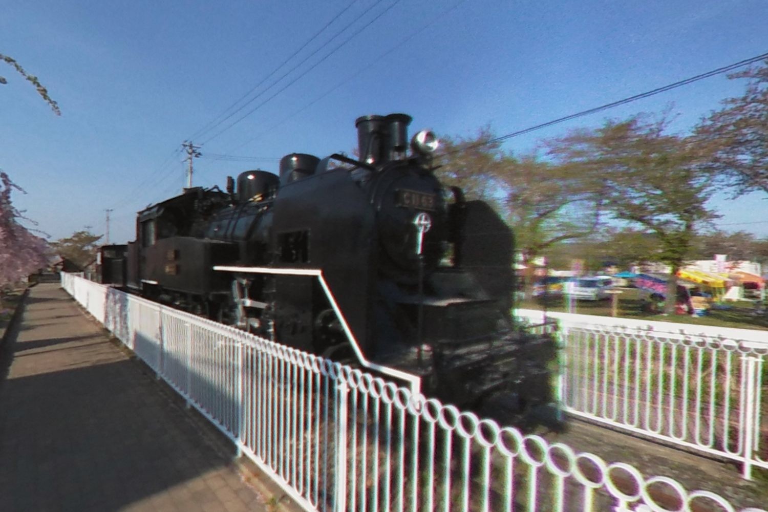 日中線の跡地に保存展示されているC11 63蒸気機関車